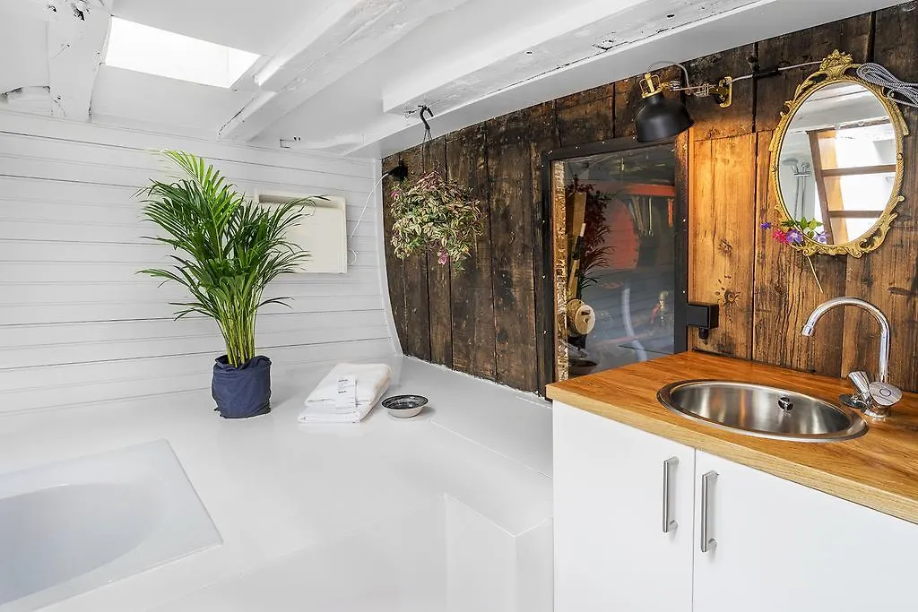 Asile Flottant Hotel Amsterdam Botel