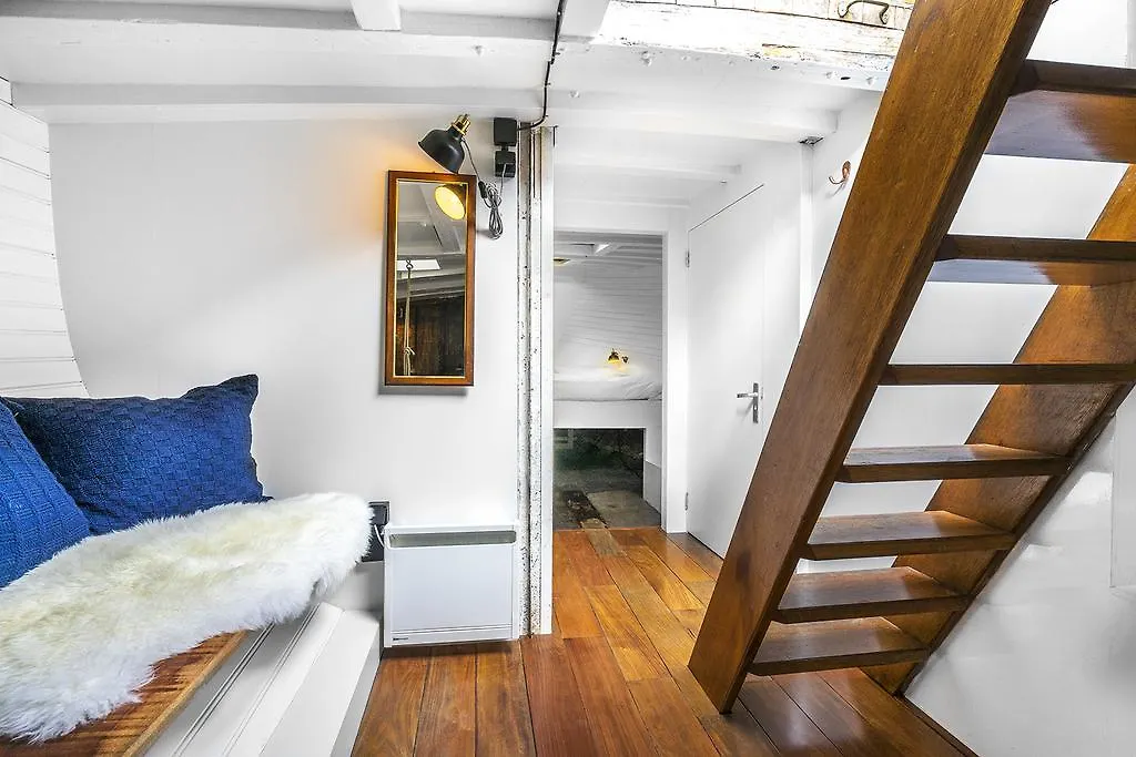 Asile Flottant Hotel Amsterdam Botel