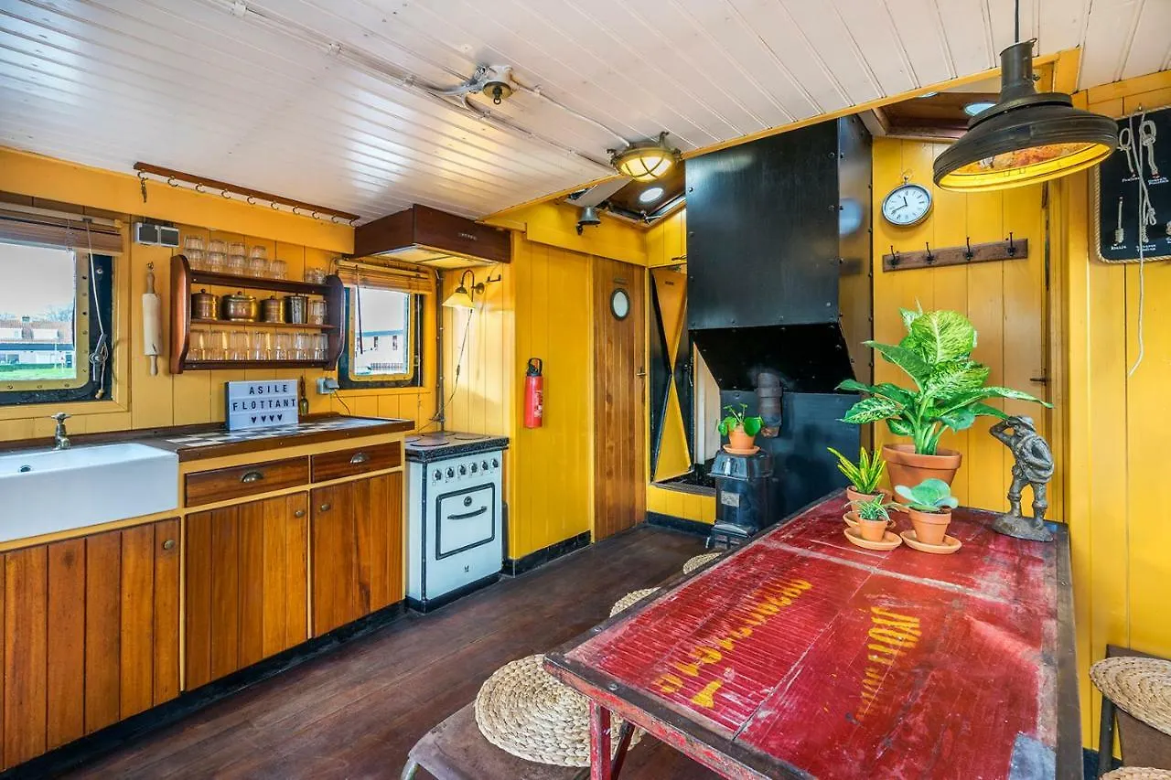 Botel Asile Flottant Hotel Amsterdam Netherlands