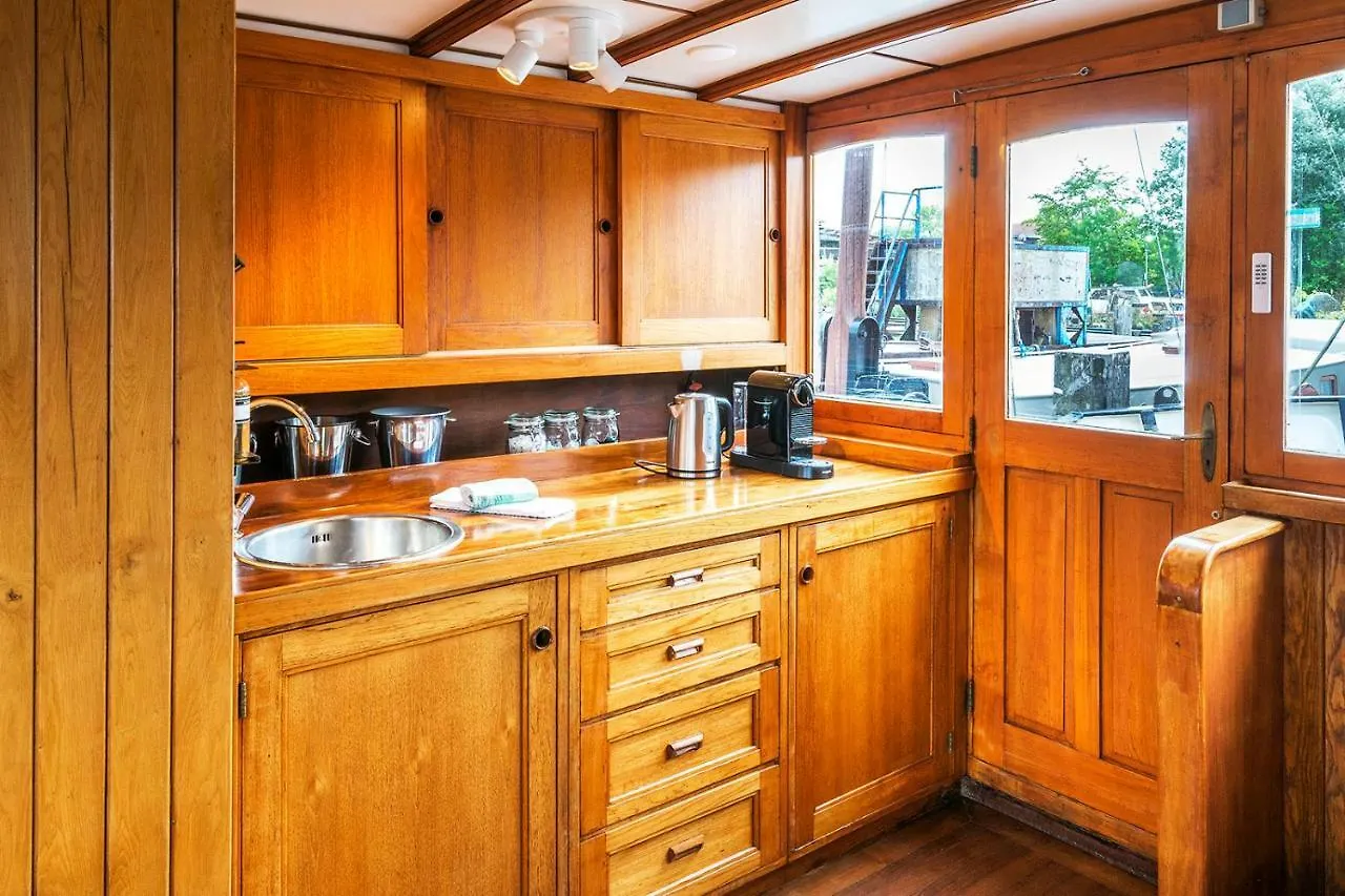 Asile Flottant Hotel Amsterdam Botel